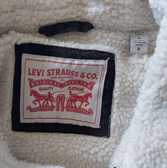 [SOLD] Unisex Levi's Vintage Corduroy Jacket with Sherpa Lining - Picture 5 of 12